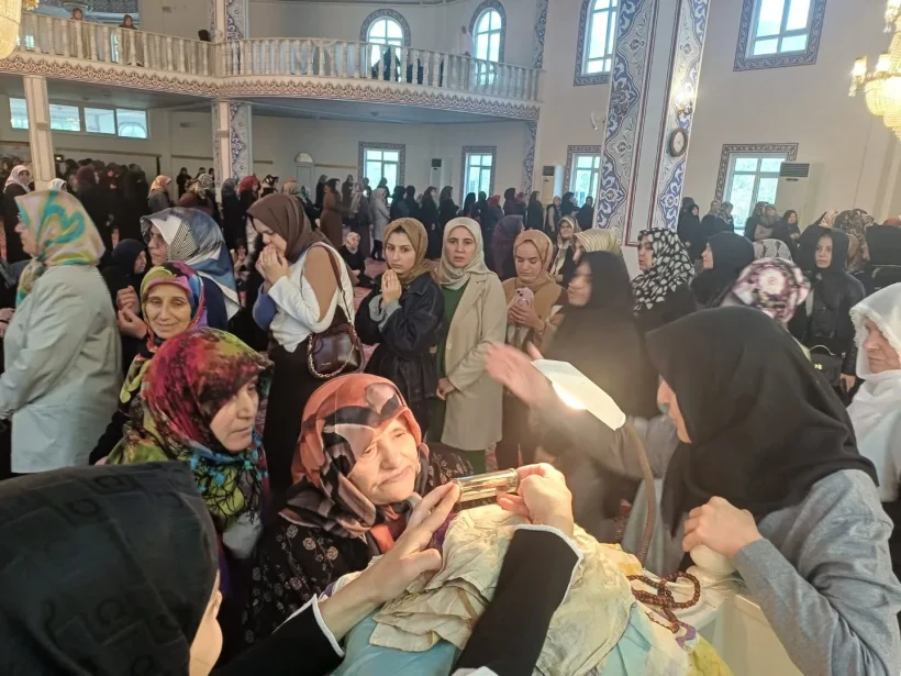 🌹 Alanya Emine &Ouml;zm&uuml;ft&uuml;oğlu Camii&rsquo;nde Sakal-ı Şerif Heyecanı