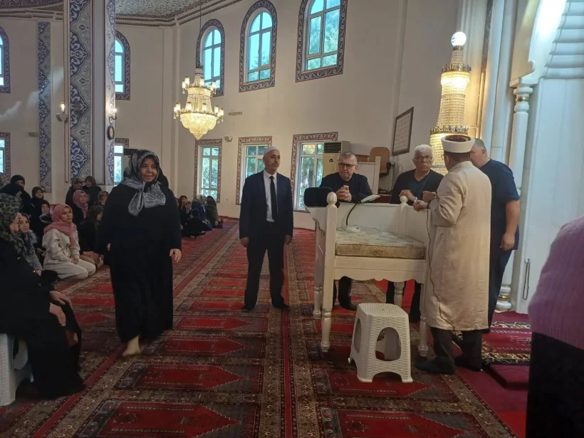 🌹 Alanya Emine &Ouml;zm&uuml;ft&uuml;oğlu Camii&rsquo;nde Sakal-ı Şerif Heyecanı