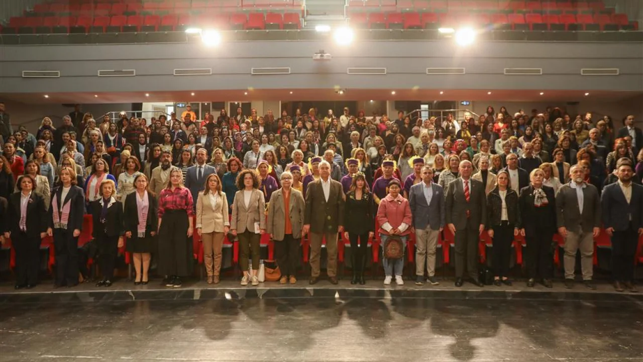 Usta gazeteci ve yazar Aslı Şafak  '8 Mart' etkinliği için Alanya'ya geldi