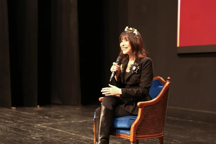 Usta gazeteci ve yazar Aslı Şafak  '8 Mart' etkinliği i&ccedil;in Alanya'ya geldi