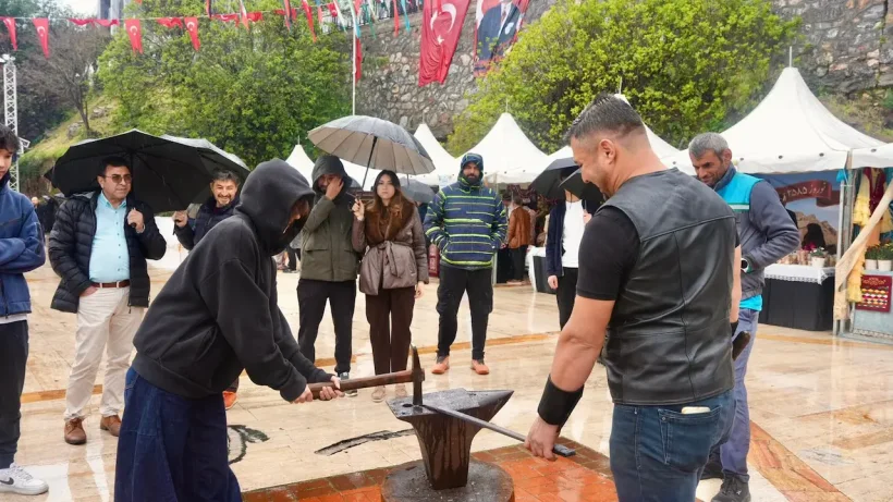 Alanya’da Nevruz Ateşi Umutla Yandı: Bahar Coşkusu Şehri Sardı!