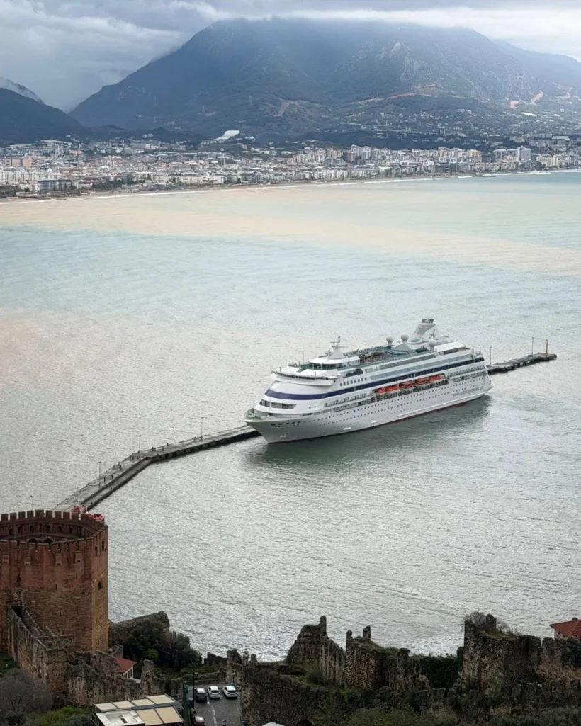 🚢 Alanya Limanı’nda Sezonun İlk Dev Misafiri: Astoria Grande Demirledi!