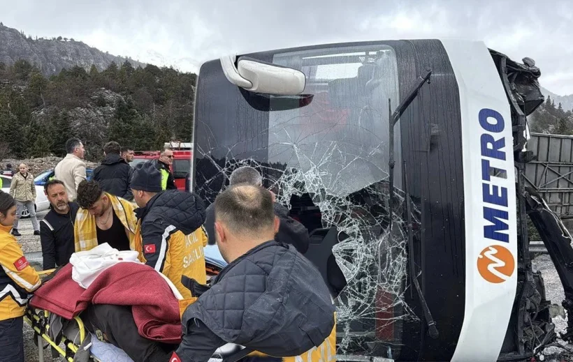 SON DAKİKA | Konya-Antalya Yolunda Dehşet: Yolcu Otobüsü Devrildi!