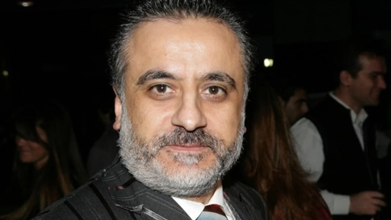 Son dakika: Ünlü yapımcı Erol Köse, evinin 16. katından düşerek hayatını kaybetti.