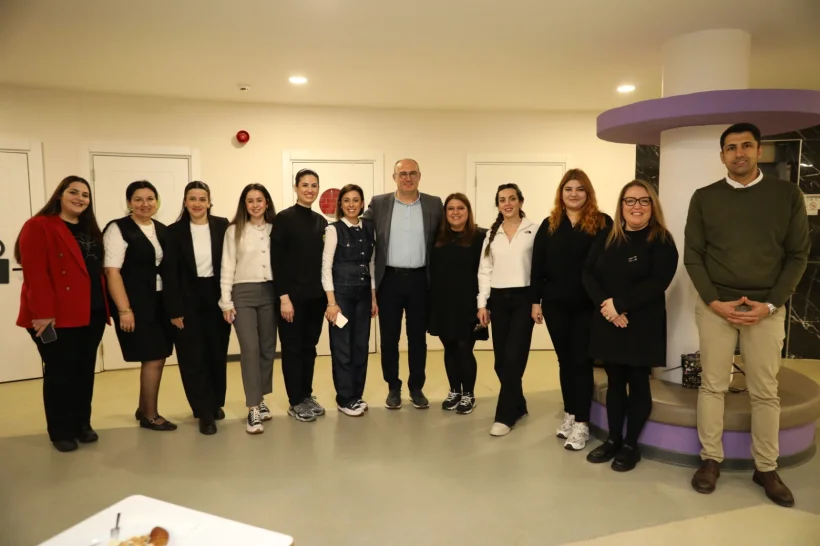 Alanya&rsquo;da Kuşaklar Buluştu: '&Ccedil;ınarlar' ve 'Fidanlar' Aynı Masada!