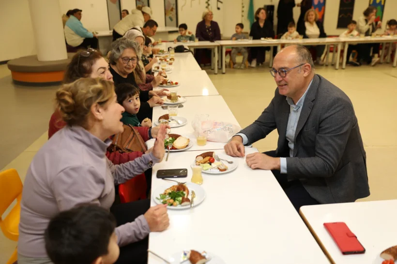 Alanya&rsquo;da Kuşaklar Buluştu: '&Ccedil;ınarlar' ve 'Fidanlar' Aynı Masada!