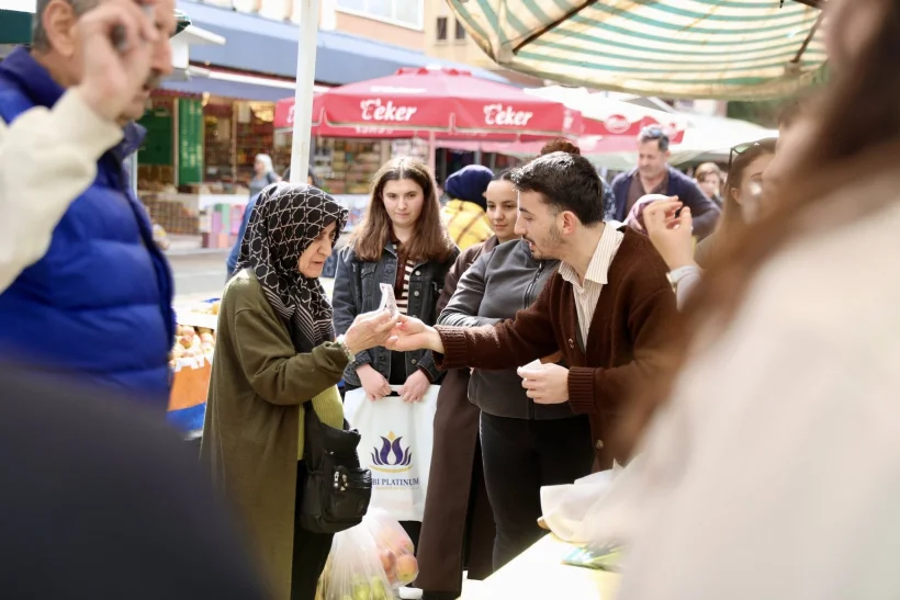 Alanya Belediyesi 'Su' İçin Mücadele Ediyor: Cuma Pazarı’nda Perlatör Dağıtıldı