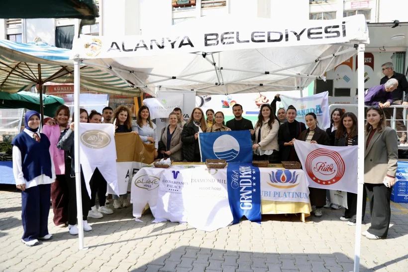 Alanya Belediyesi 'Su' İçin Mücadele Ediyor: Cuma Pazarı’nda Perlatör Dağıtıldı