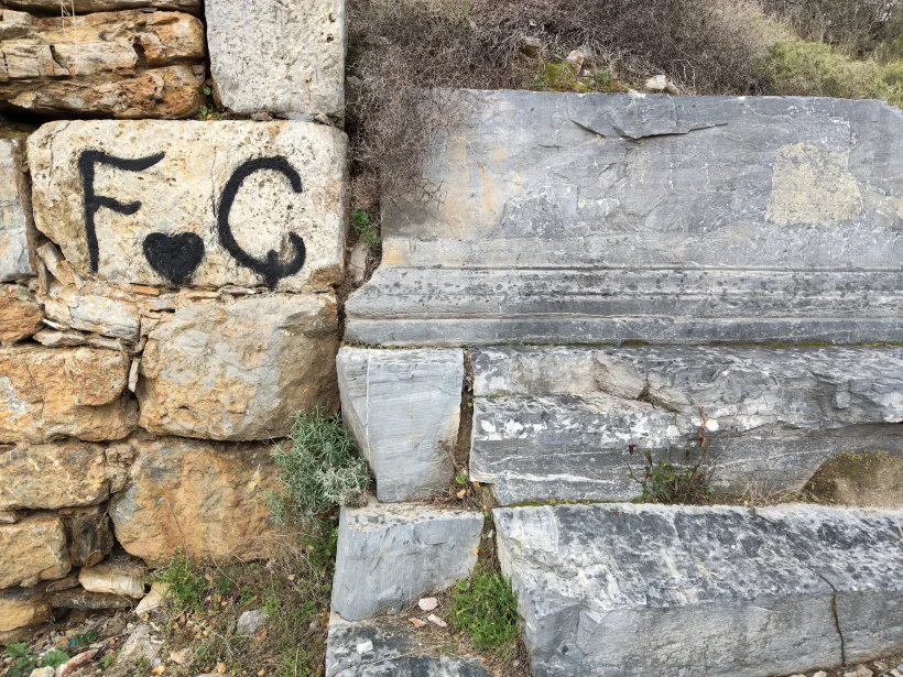 1800 Yıllık Aytap Antik Kenti'ne Boyalı Vandalizm