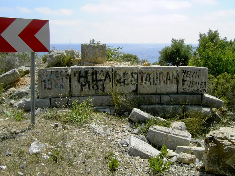 1800 Yıllık Aytap Antik Kenti'ne Boyalı Vandalizm