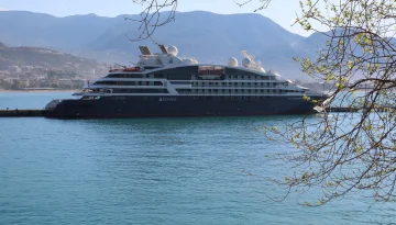 Alanya Limanı’nda Fransız Esintisi: Le Dumont-d'Urville' Esnafın yüzünü güldürdü