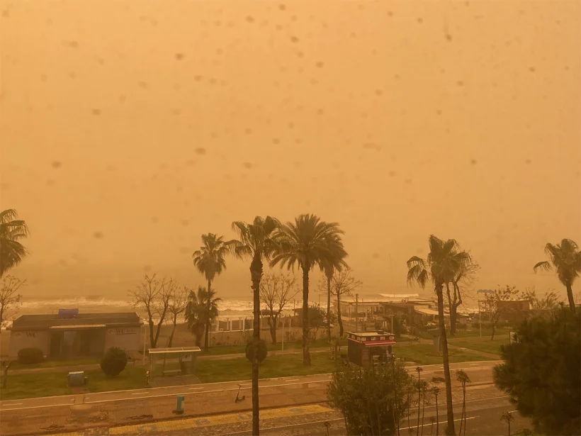 Alanya'da Görülmemiş Çöl Tozu Alarmı: Gökyüzü Kızıla Büründü