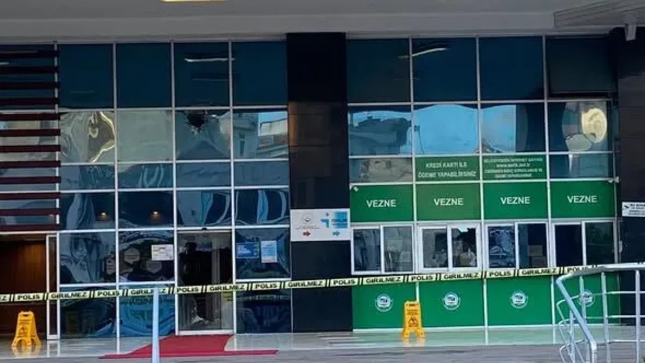 Antalya'da Hareketli Sabah: Serik Belediyesi'ne Pompalı Tüfekle Saldırı