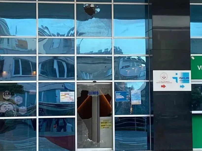 Antalya'da Hareketli Sabah: Serik Belediyesi'ne Pompalı Tüfekle Saldırı