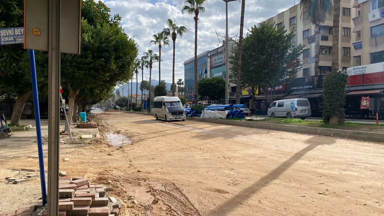 Özçelik: Atatürk Caddesi mayıs sonu tamamlanacak