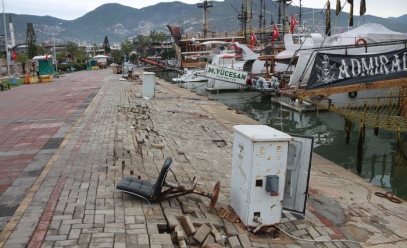 Alanya İskelesi sahipsiz bırakılmaz; Can güvenliği tehlikesine var
