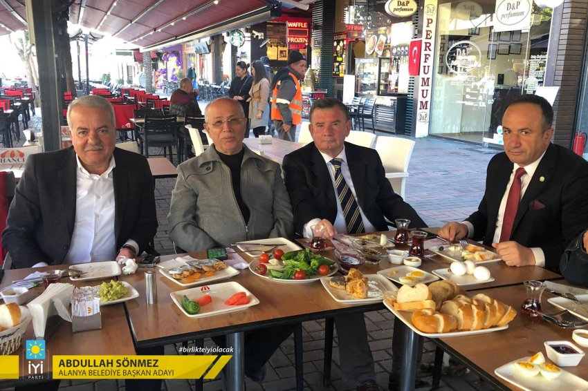 Abdullah Sönmez Vatandaşlarla Kucaklaşıyor