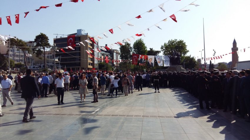 Antalya'da 30 Ağustos Zafer Bayramı coşkuyla kutlanıyor