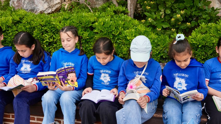 Alanya’da Tarihi Buluşma: Kızılkule’nin 800. Yılında 800 Öğrenci Kitap Okudu