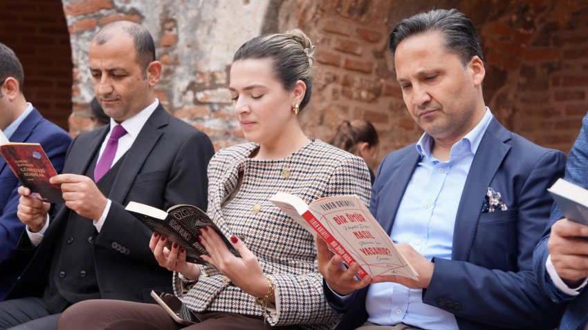 Alanya’da Tarihi Buluşma: Kızılkule’nin 800. Yılında 800 Öğrenci Kitap Okudu