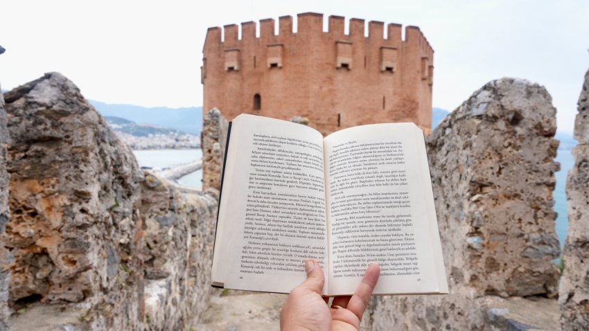 Alanya’da Tarihi Buluşma: Kızılkule’nin 800. Yılında 800 Öğrenci Kitap Okudu