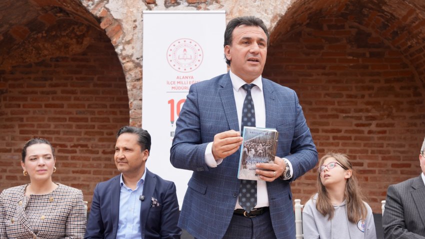 Alanya’da Tarihi Buluşma: Kızılkule’nin 800. Yılında 800 Öğrenci Kitap Okudu