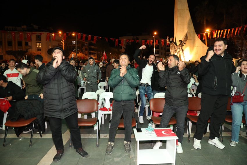 Alanya Kırmızı-Beyaz: 24 Yıllık Hasretin Sonu Meydanlarda Kutlandı!