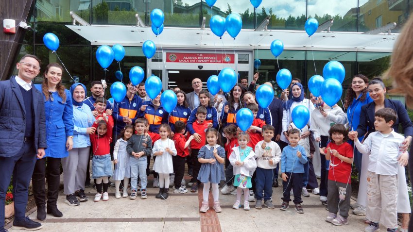 OTİZMLİ BİREYLERDEN SANATLA GELEN BARIŞ MESAJI