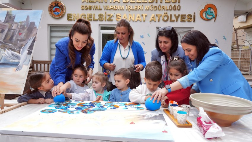 OTİZMLİ BİREYLERDEN SANATLA GELEN BARIŞ MESAJI