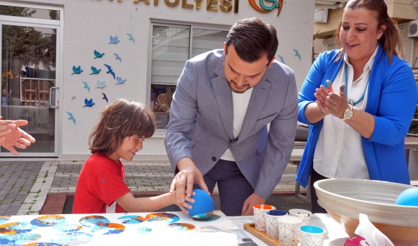 OTİZMLİ BİREYLERDEN SANATLA GELEN BARIŞ MESAJI