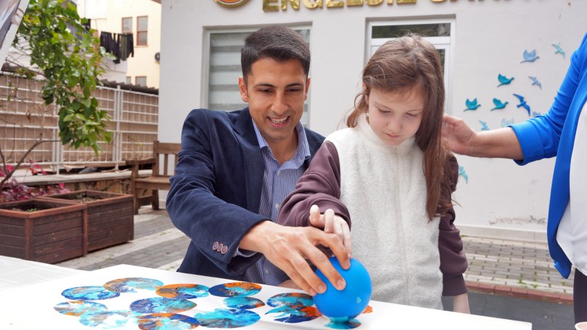 OTİZMLİ BİREYLERDEN SANATLA GELEN BARIŞ MESAJI