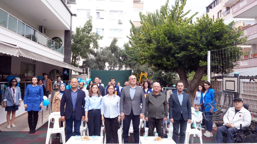 OTİZMLİ BİREYLERDEN SANATLA GELEN BARIŞ MESAJI