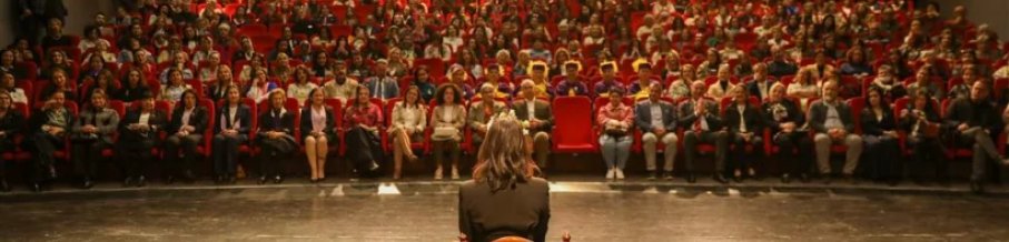 Usta gazeteci ve yazar Aslı Şafak '8 Mart' etkinliği için Alanya'ya geldi